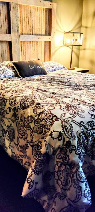 Hocking Hills Rusty Lofts Apartment Logan Luaran gambar