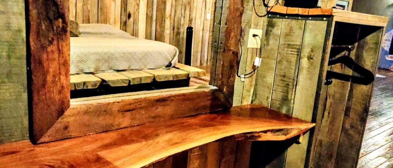 Hocking Hills Rusty Lofts Apartment Logan Luaran gambar