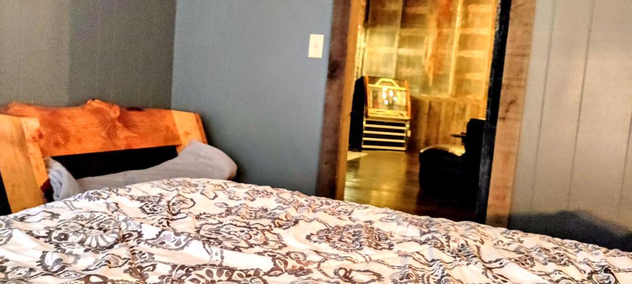 Hocking Hills Rusty Lofts Apartment Logan Luaran gambar